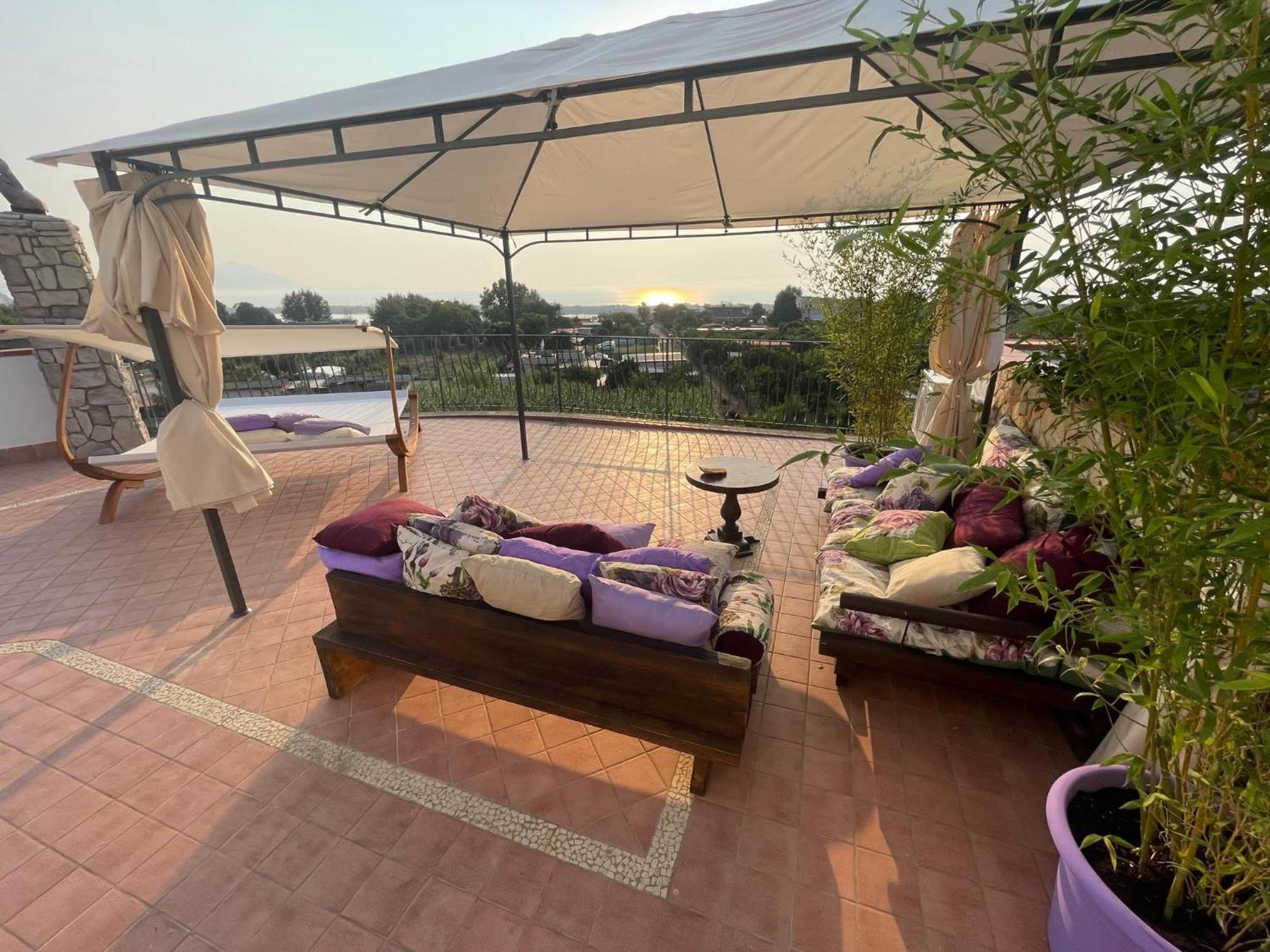 Domus Parva - Villa Con Bio-Piscina, Spa Privata E Appartamenti Panoramici Bacoli Esterno foto